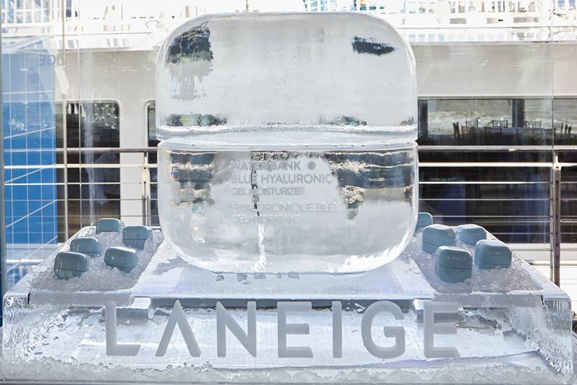 Escultura de hielo Laneige con producto